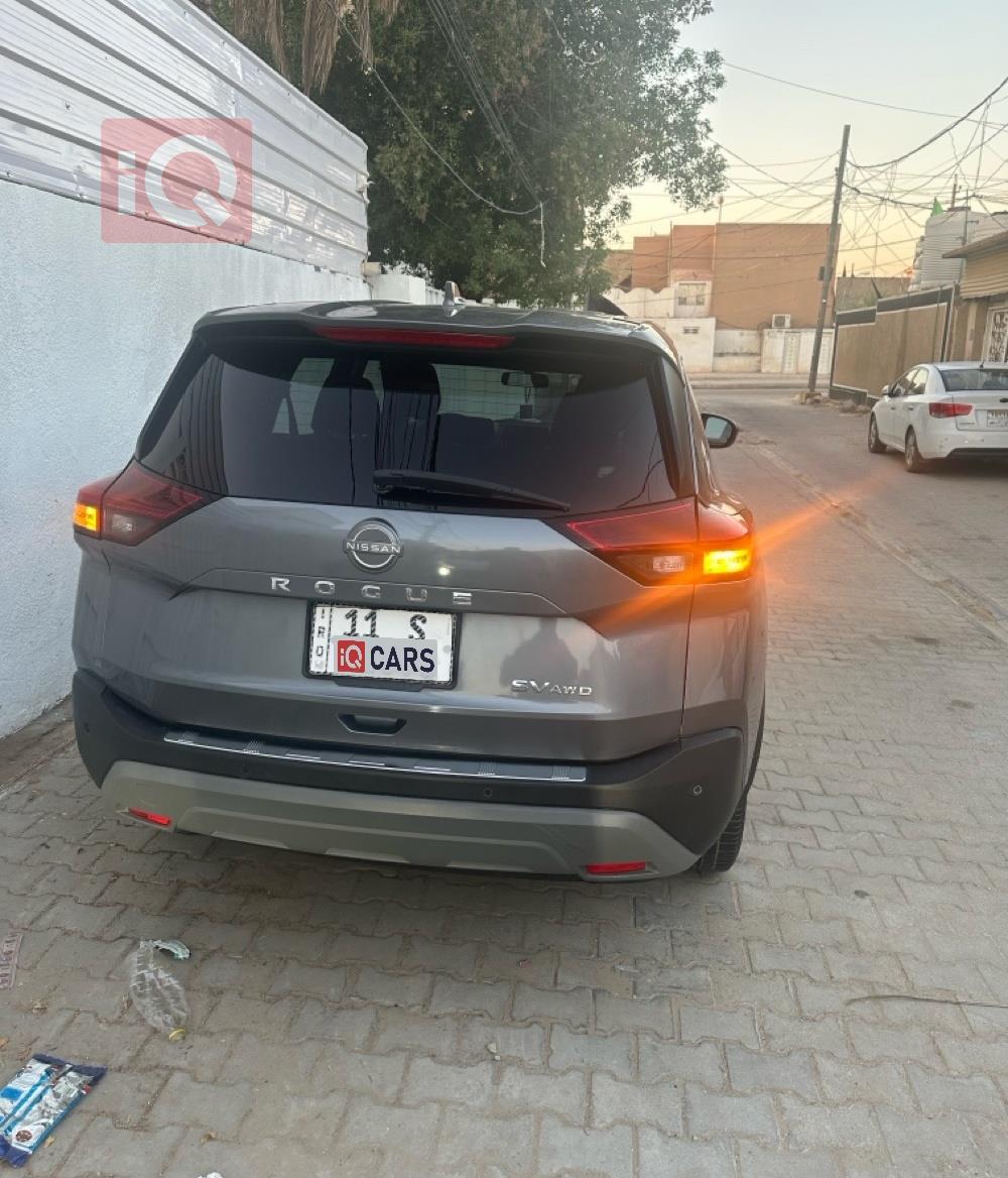 نيسان روج